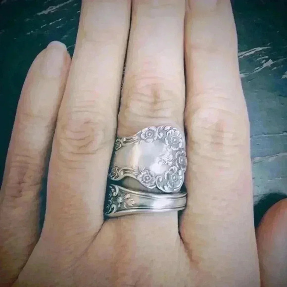 NEW Gorgeous Silver Flower Scroll Wrap Ring - Picture 4 of 4